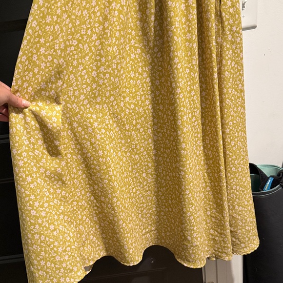 RESA Yellow Floral Maxi Dress - Picture 4 of 6